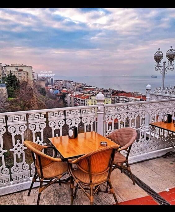 3+1 , Historical Elevator, Warm House Next To Sea * Izmir