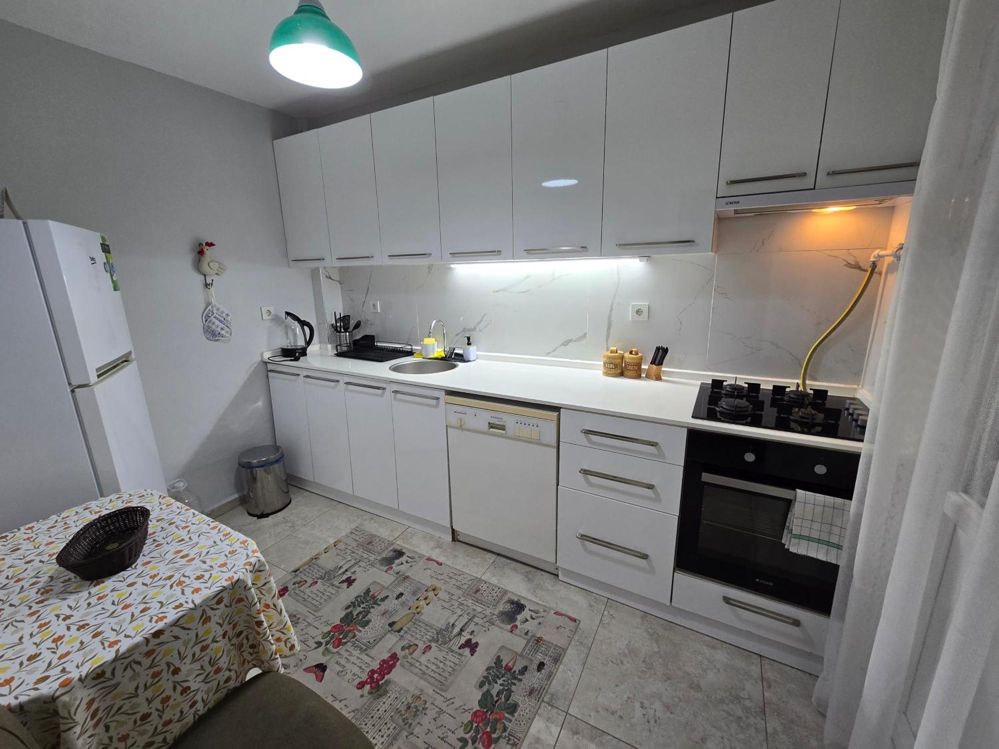 3+1 , Historical Elevator, Warm House Next To Sea Apartment Izmir